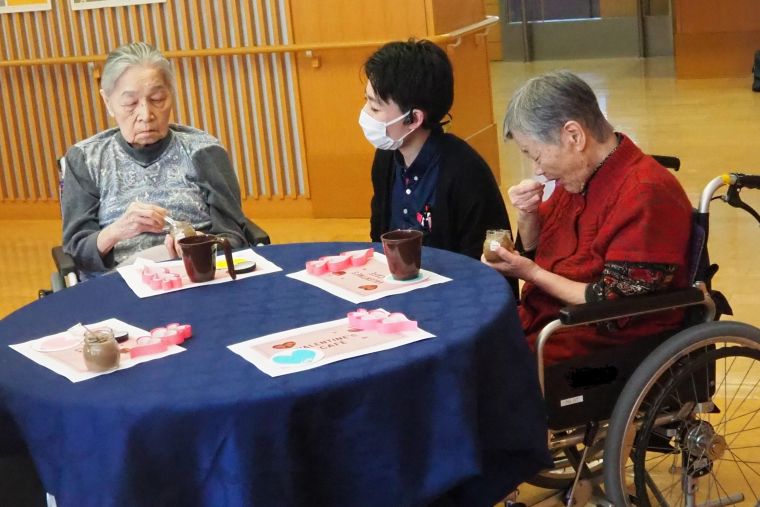 なめらかな食感のプリンは甘さのバランスもよく、皆さん美味しそうに召し上がっていらっしゃいました。